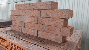 Кирпич лицевой Воротынск М150 1,0НФ умбра PRO 02 (утолщ. лиц. стенка) купить в "Строй-Ресурсе"
